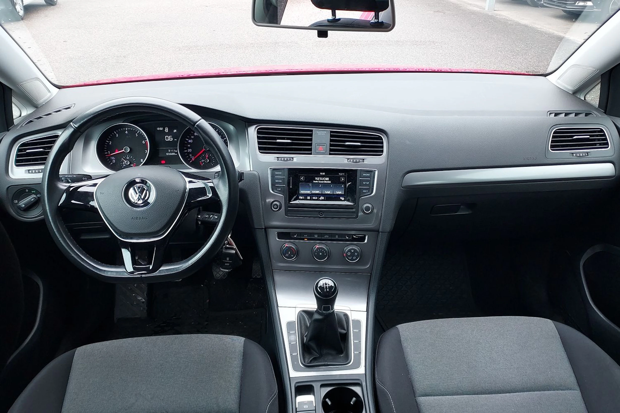 punainen Volkswagen Golf 2016 kuva 12.