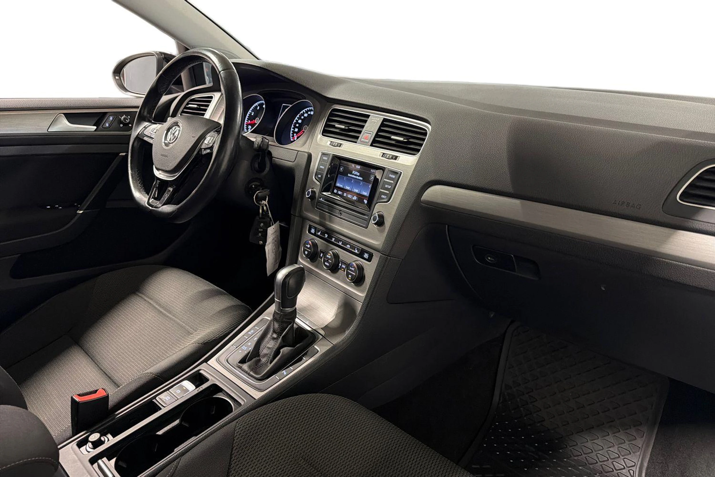 musta Volkswagen Golf 2016 kuva 9.