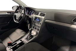 musta Volkswagen Golf 2016 kuva 9.