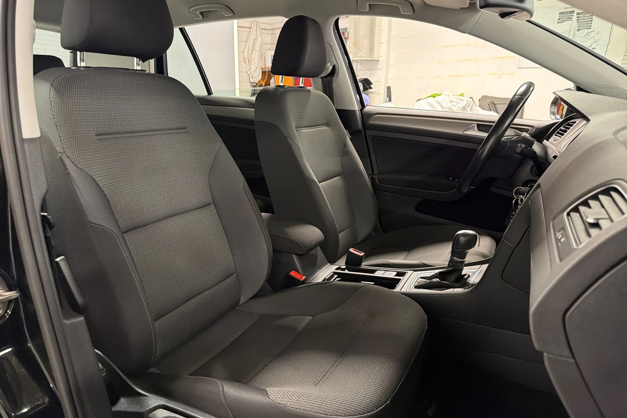musta Volkswagen Golf 2016 kuva 10.