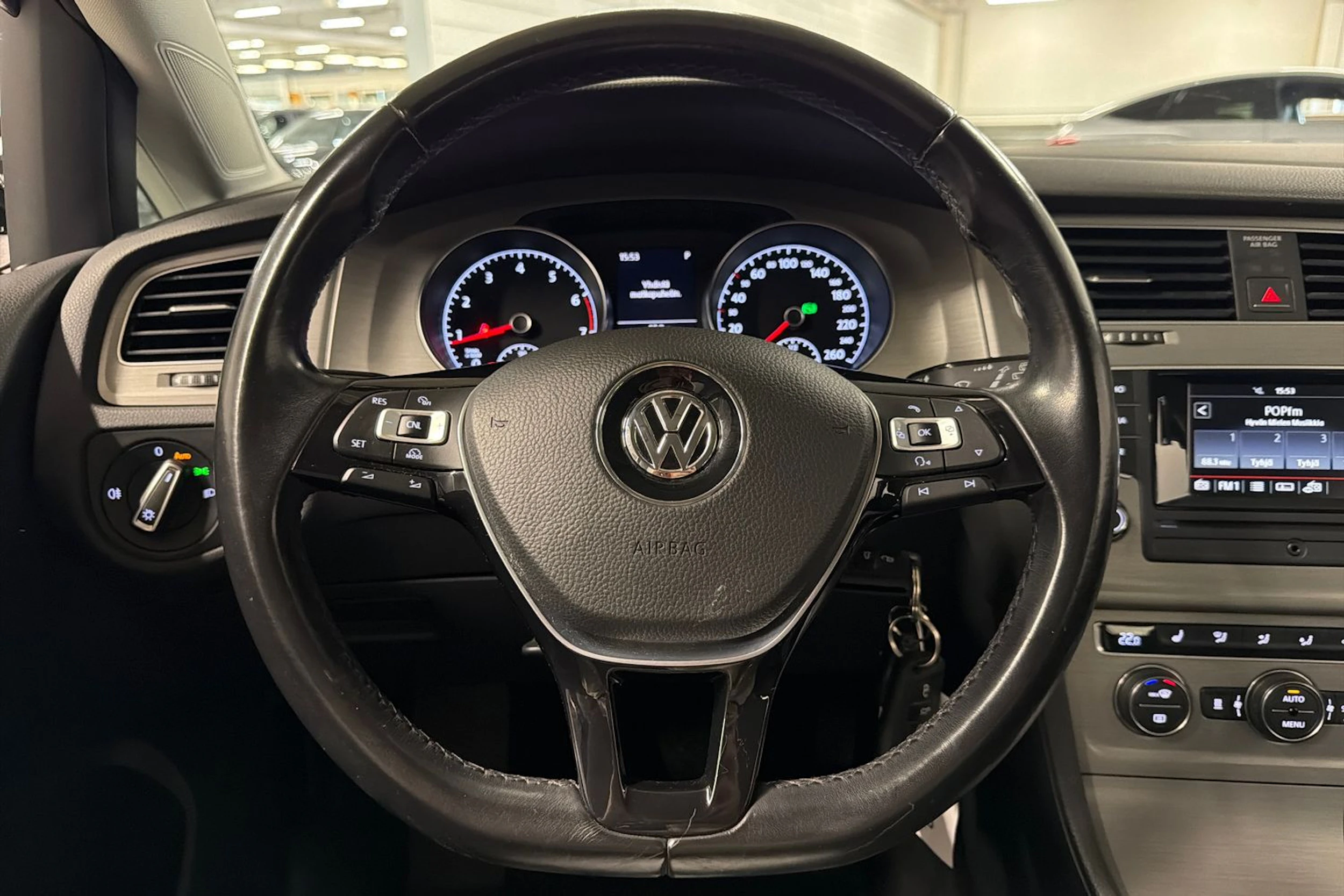 musta Volkswagen Golf 2016 kuva 15.