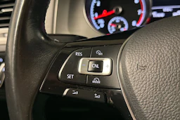 musta Volkswagen Golf 2016 kuva 16.