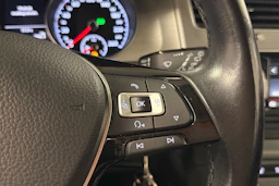 musta Volkswagen Golf 2016 kuva 17.