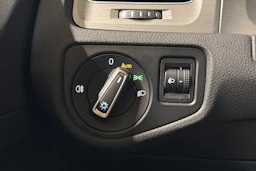 musta Volkswagen Golf 2016 kuva 19.