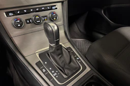 musta Volkswagen Golf 2016 kuva 23.