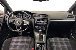 valkoinen Volkswagen Golf 2016 kuva 12.