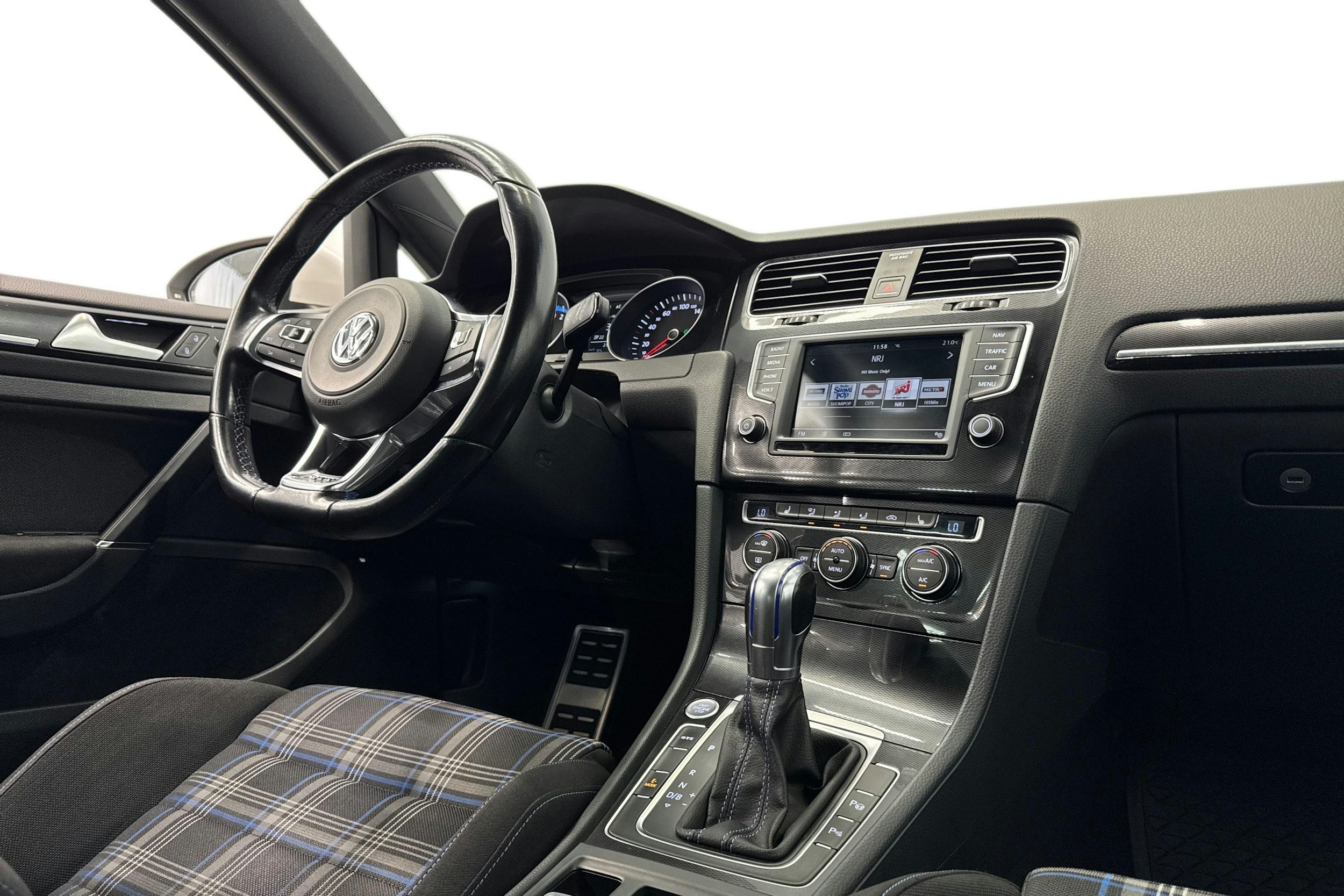 valkoinen Volkswagen Golf 2016 kuva 13.