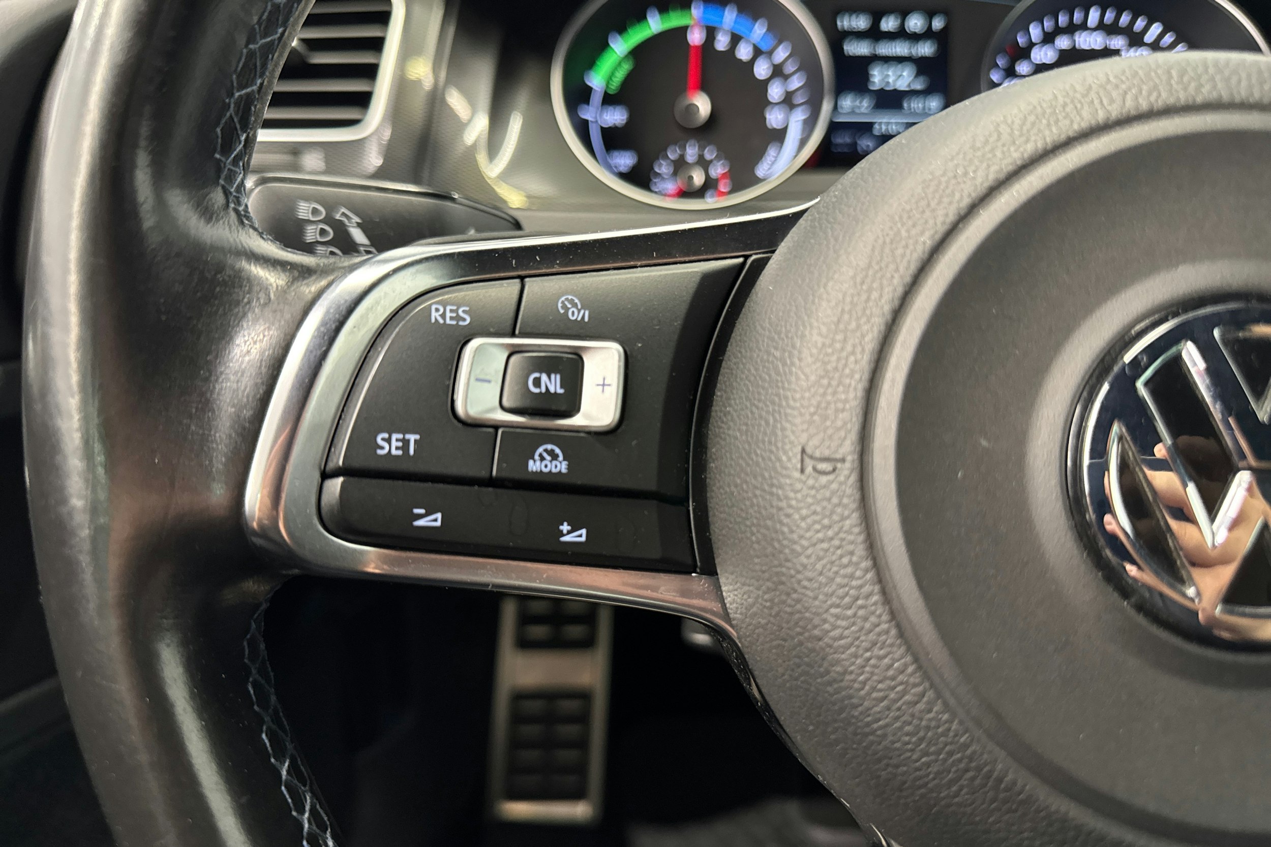 valkoinen Volkswagen Golf 2016 kuva 16.