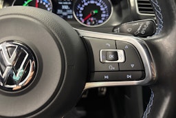 valkoinen Volkswagen Golf 2016 kuva 17.