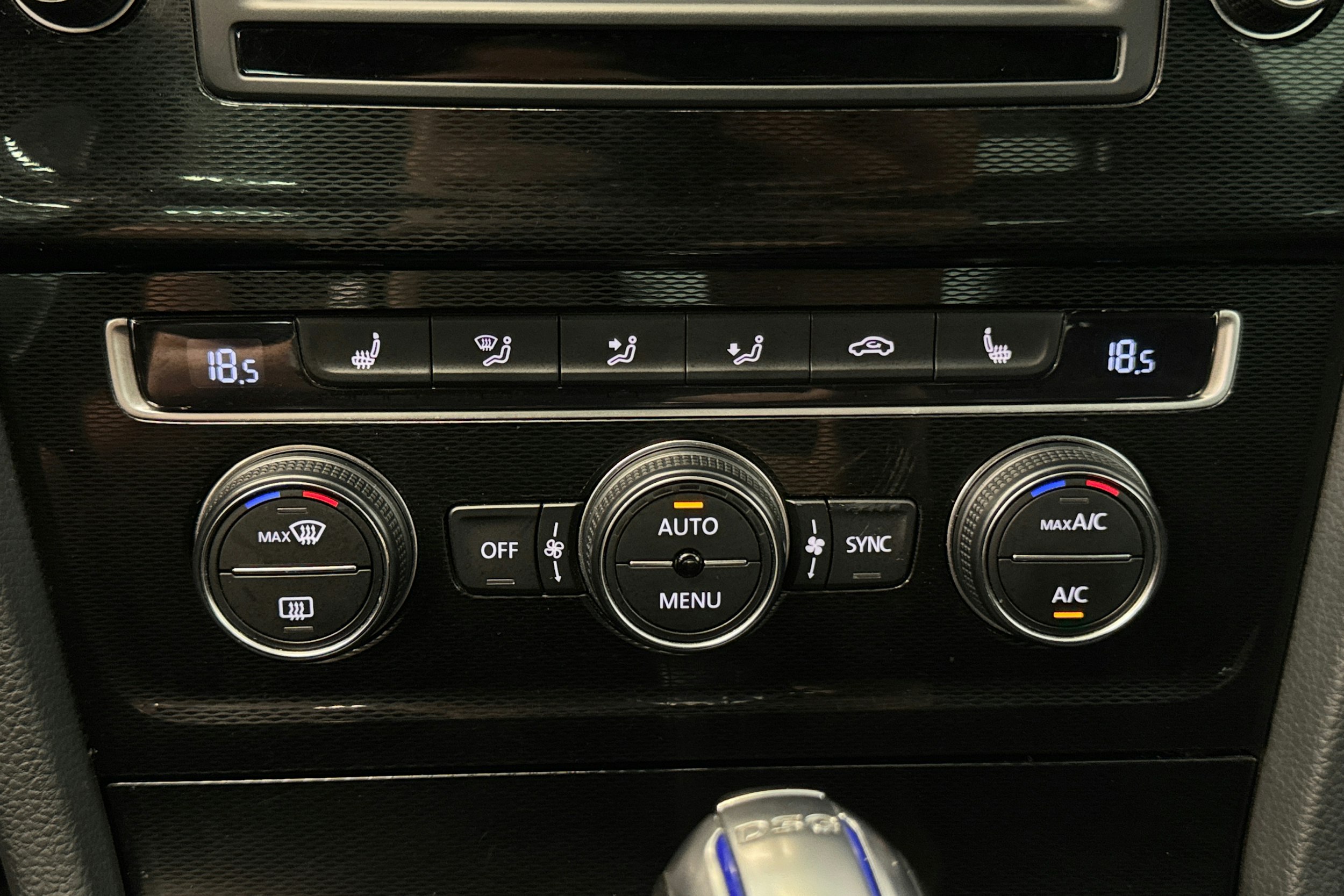 valkoinen Volkswagen Golf 2016 kuva 22.