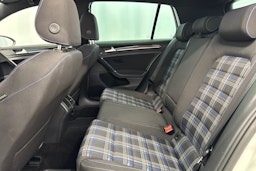 valkoinen Volkswagen Golf 2016 kuva 26.