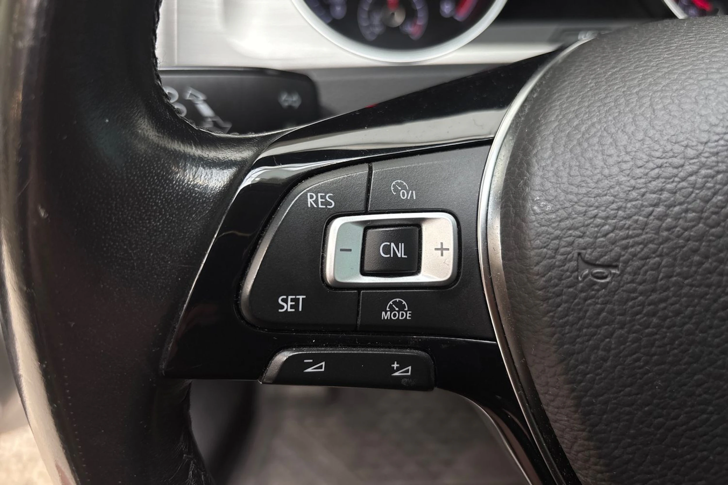 harmaa Volkswagen Golf 2016 kuva 12.