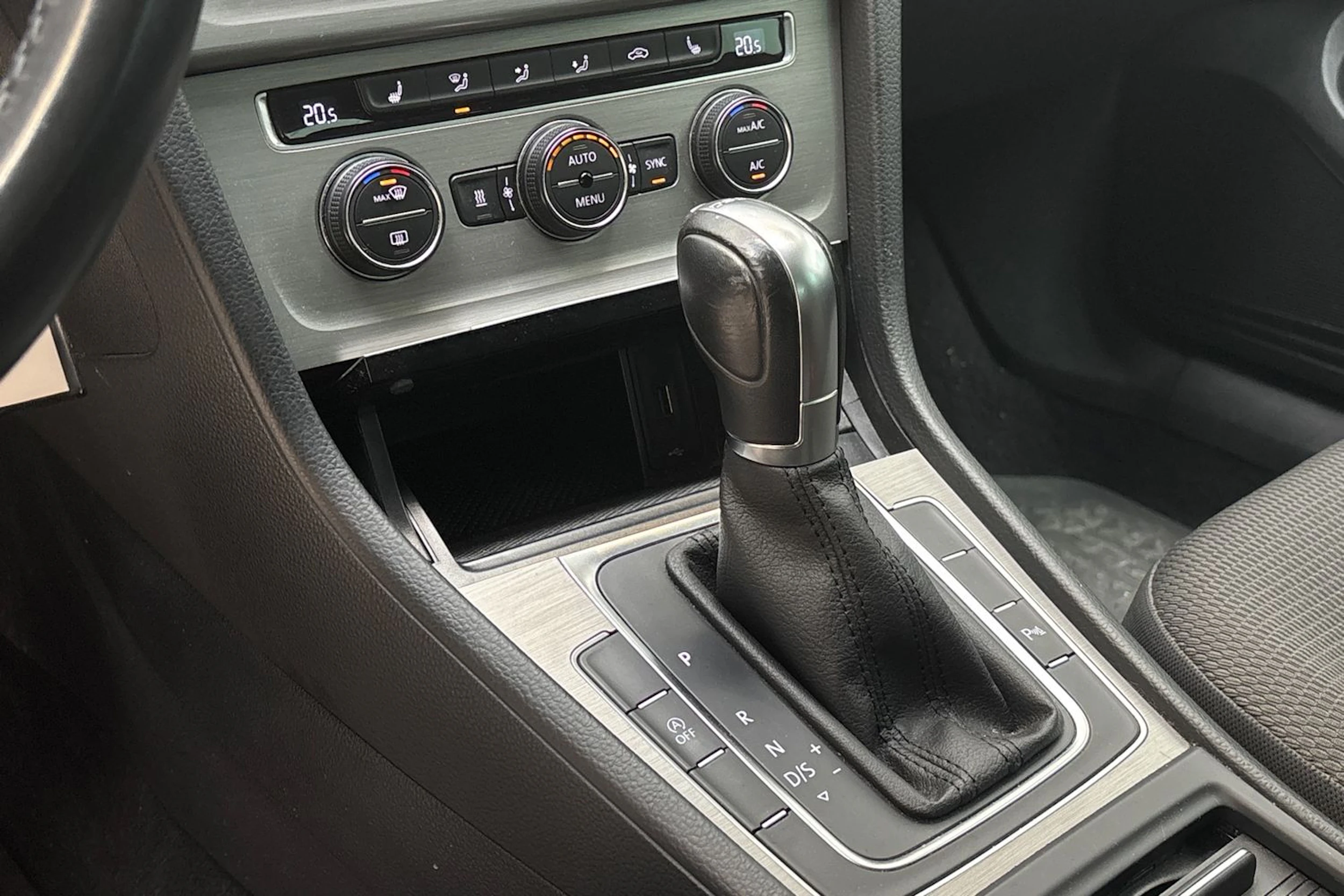 harmaa Volkswagen Golf 2016 kuva 15.