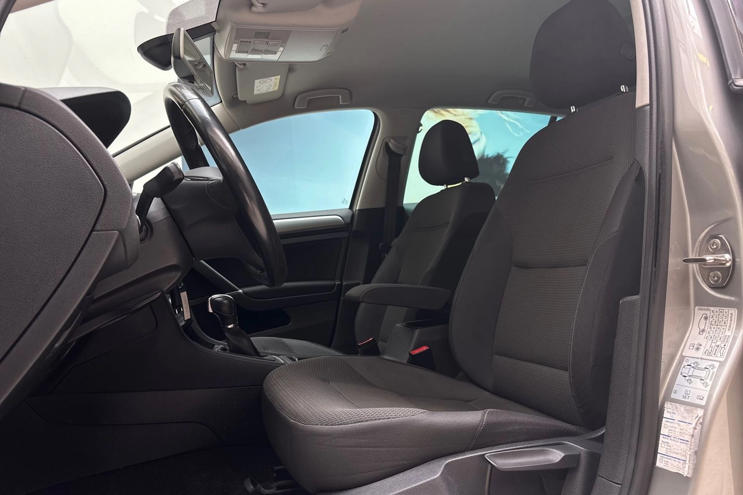 harmaa Volkswagen Golf 2016 kuva 17.