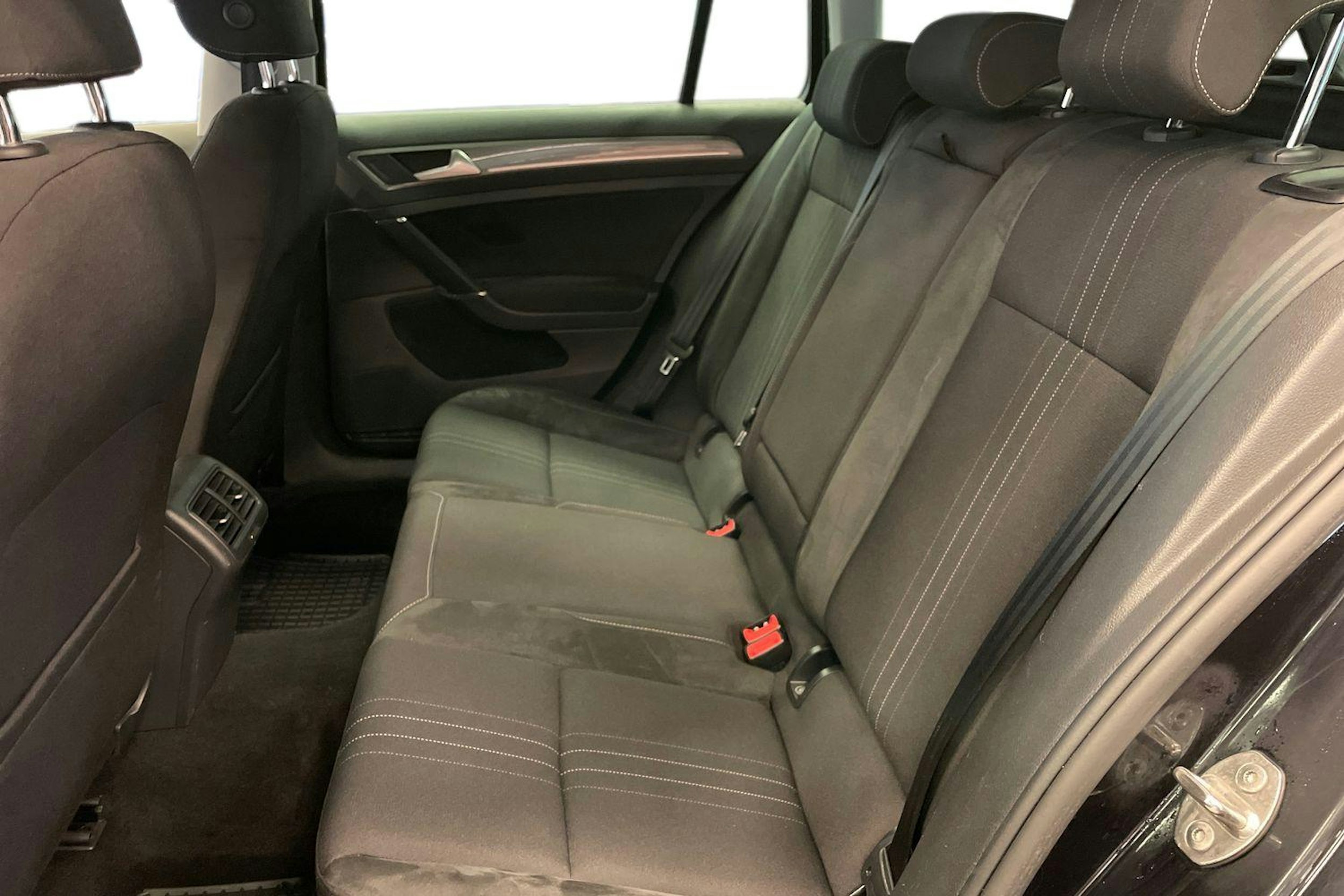 musta Volkswagen Golf 2016 kuva 10.