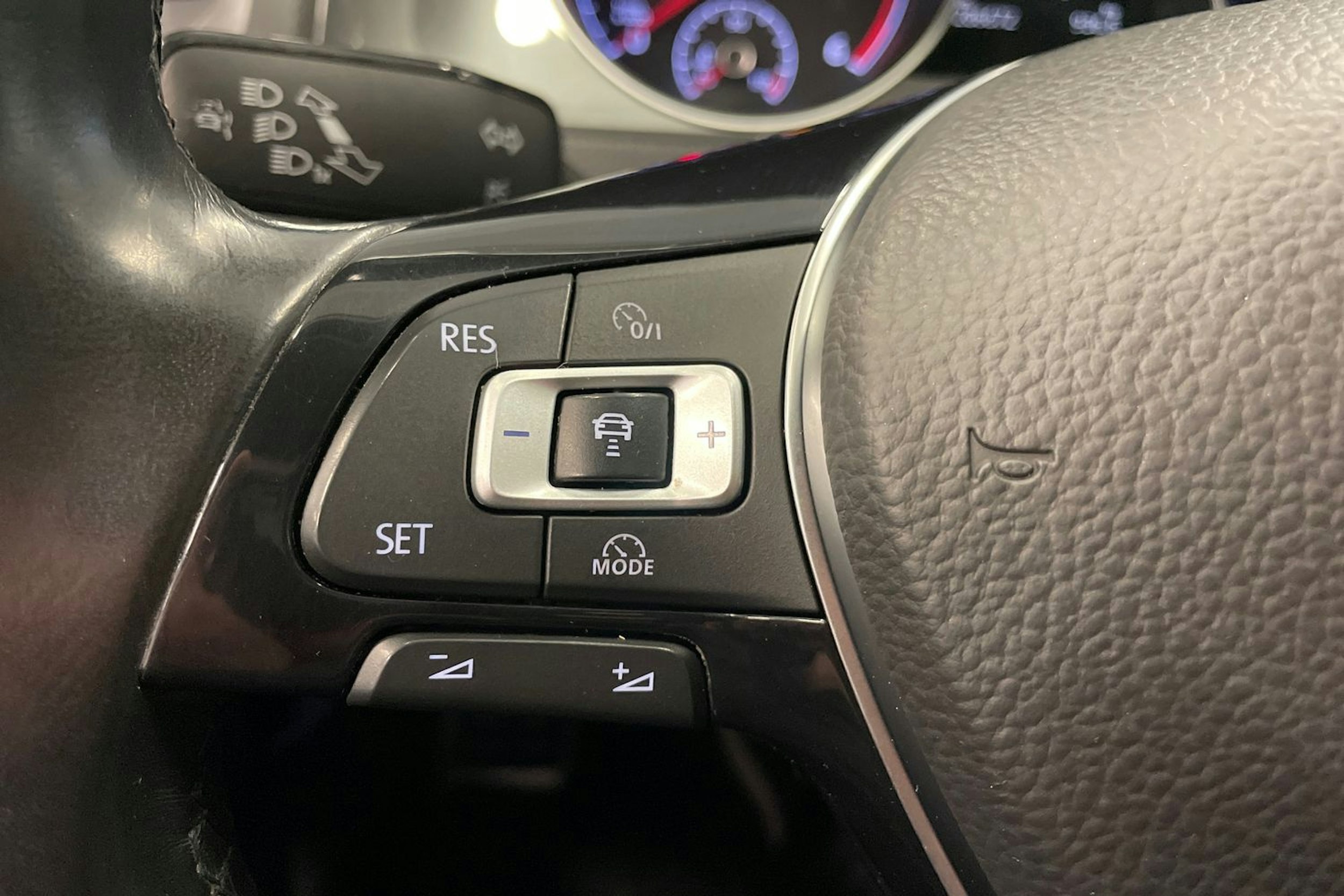 musta Volkswagen Golf 2016 kuva 16.