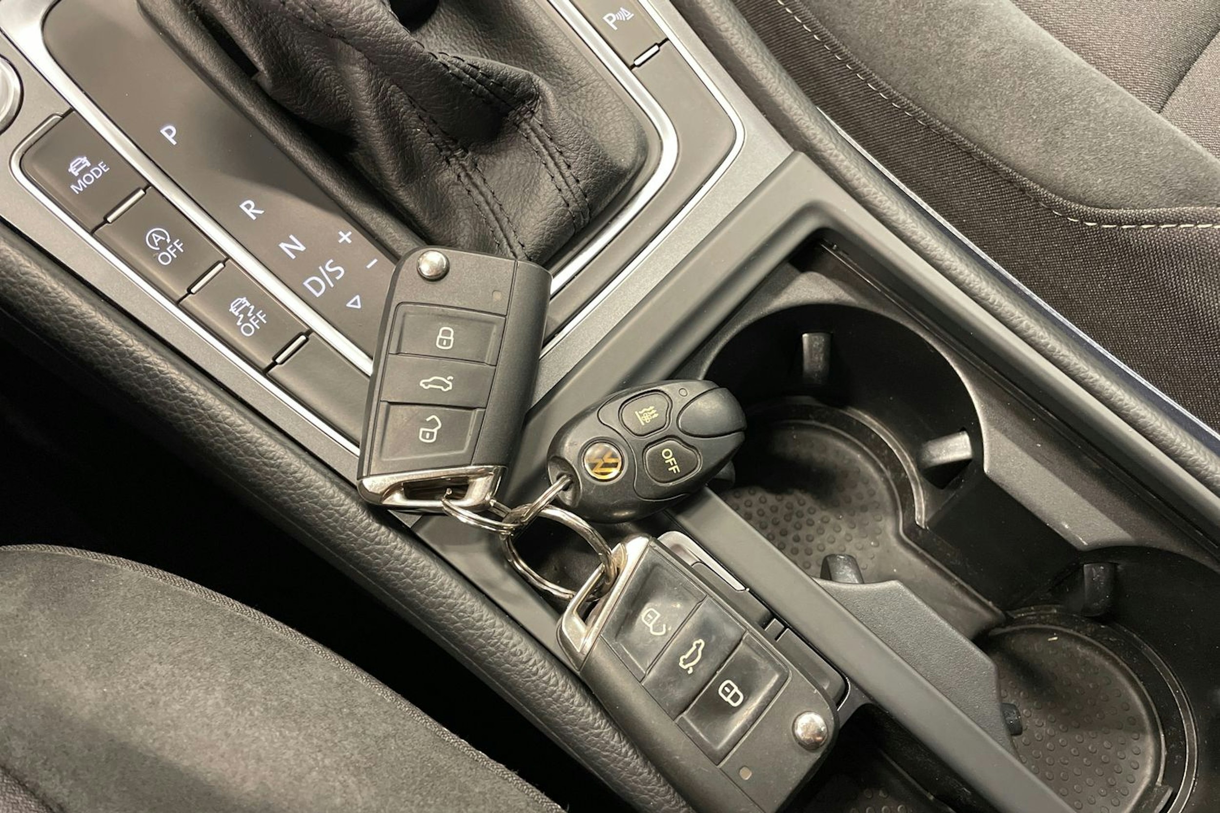 musta Volkswagen Golf 2016 kuva 20.