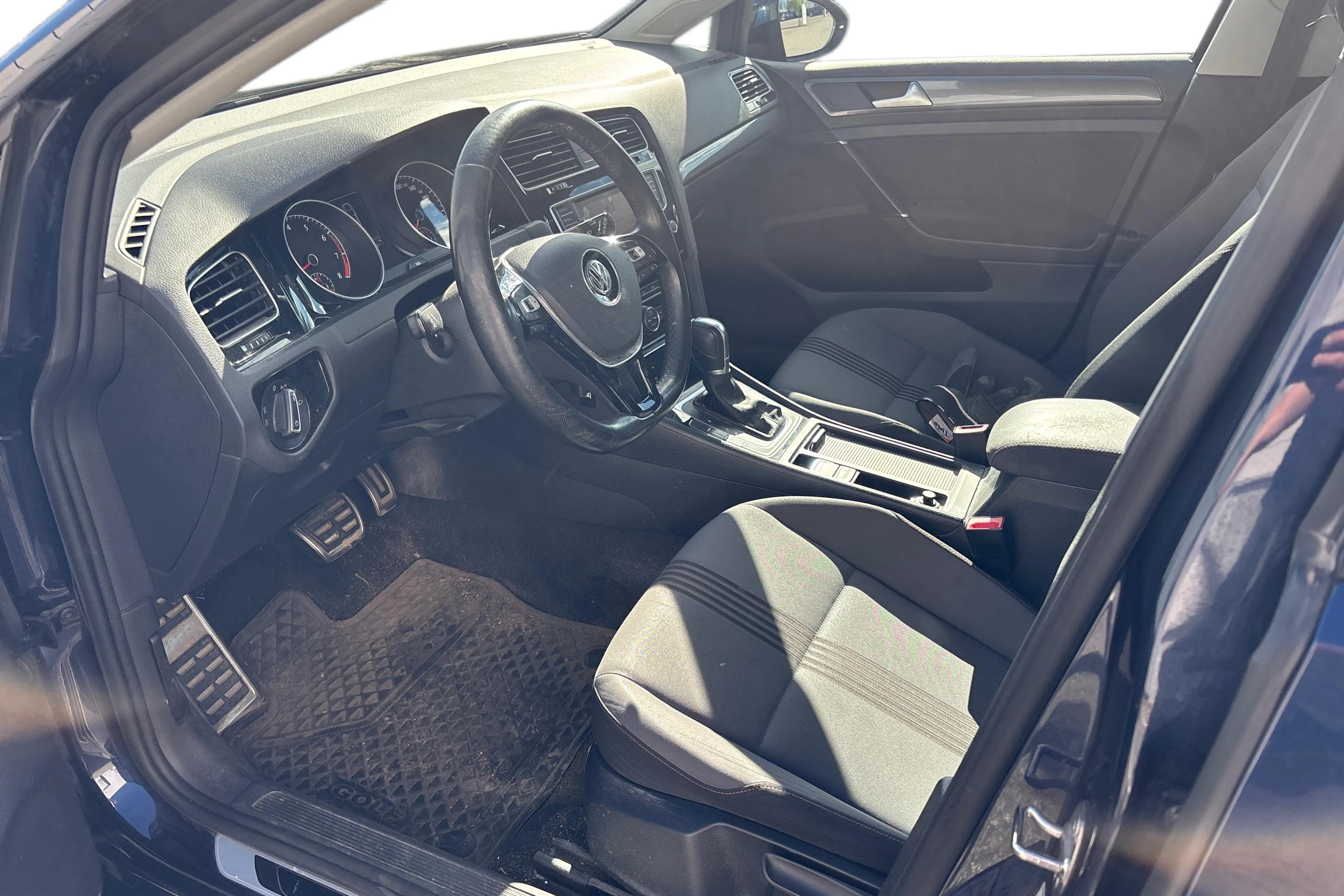 sininen Volkswagen Golf 2016 kuva 3.