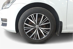 valkoinen Volkswagen Golf 2016 kuva 9.