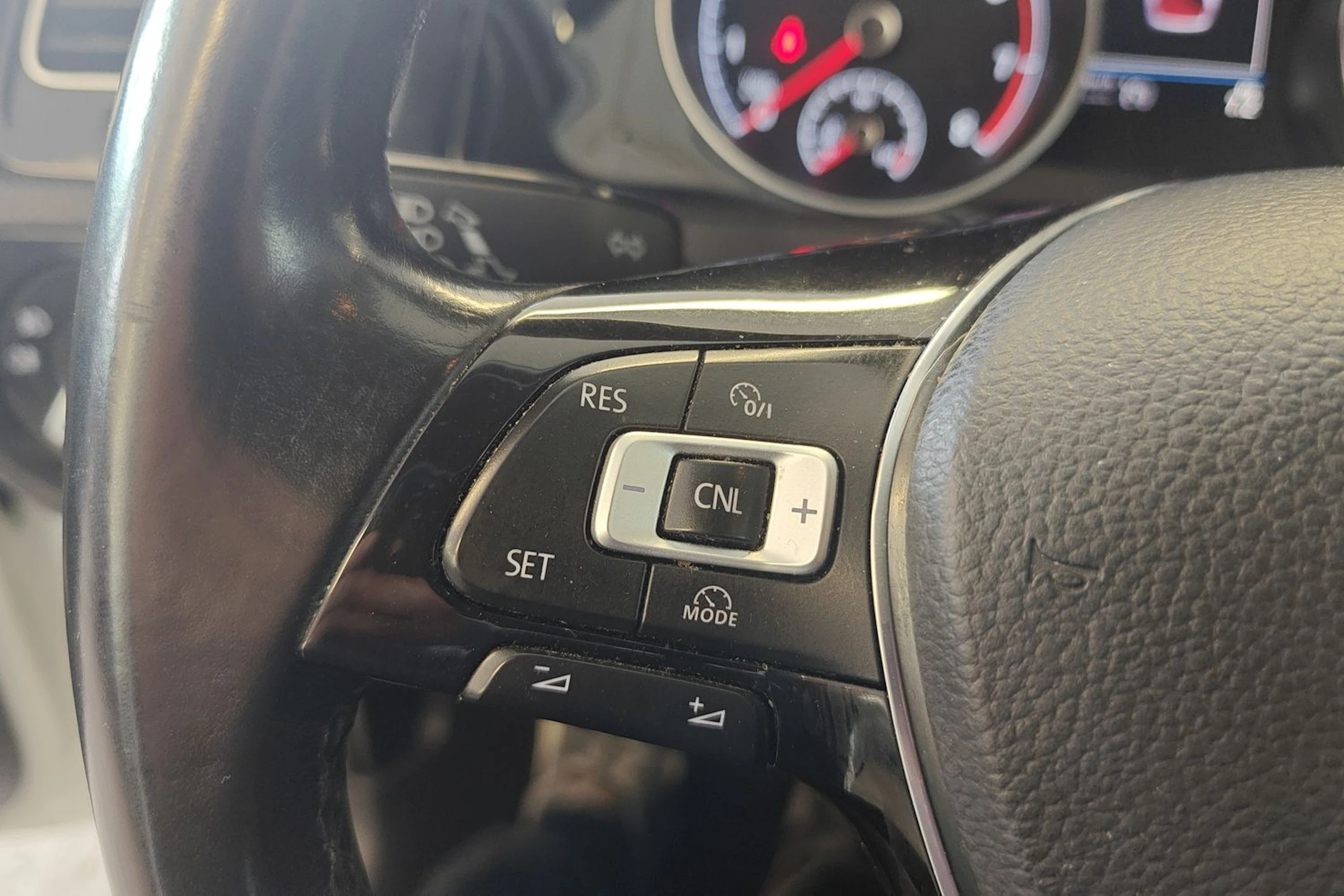 valkoinen Volkswagen Golf 2016 kuva 14.