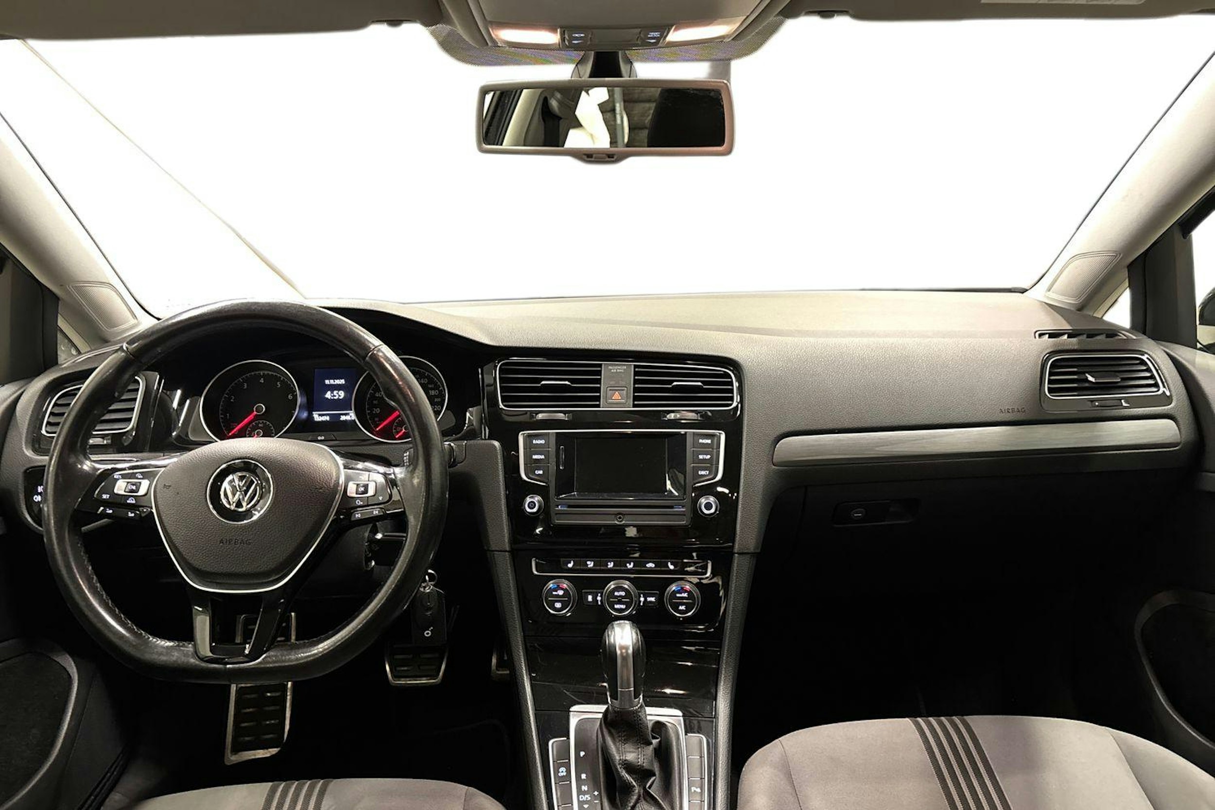 harmaa Volkswagen Golf 2016 kuva 9.