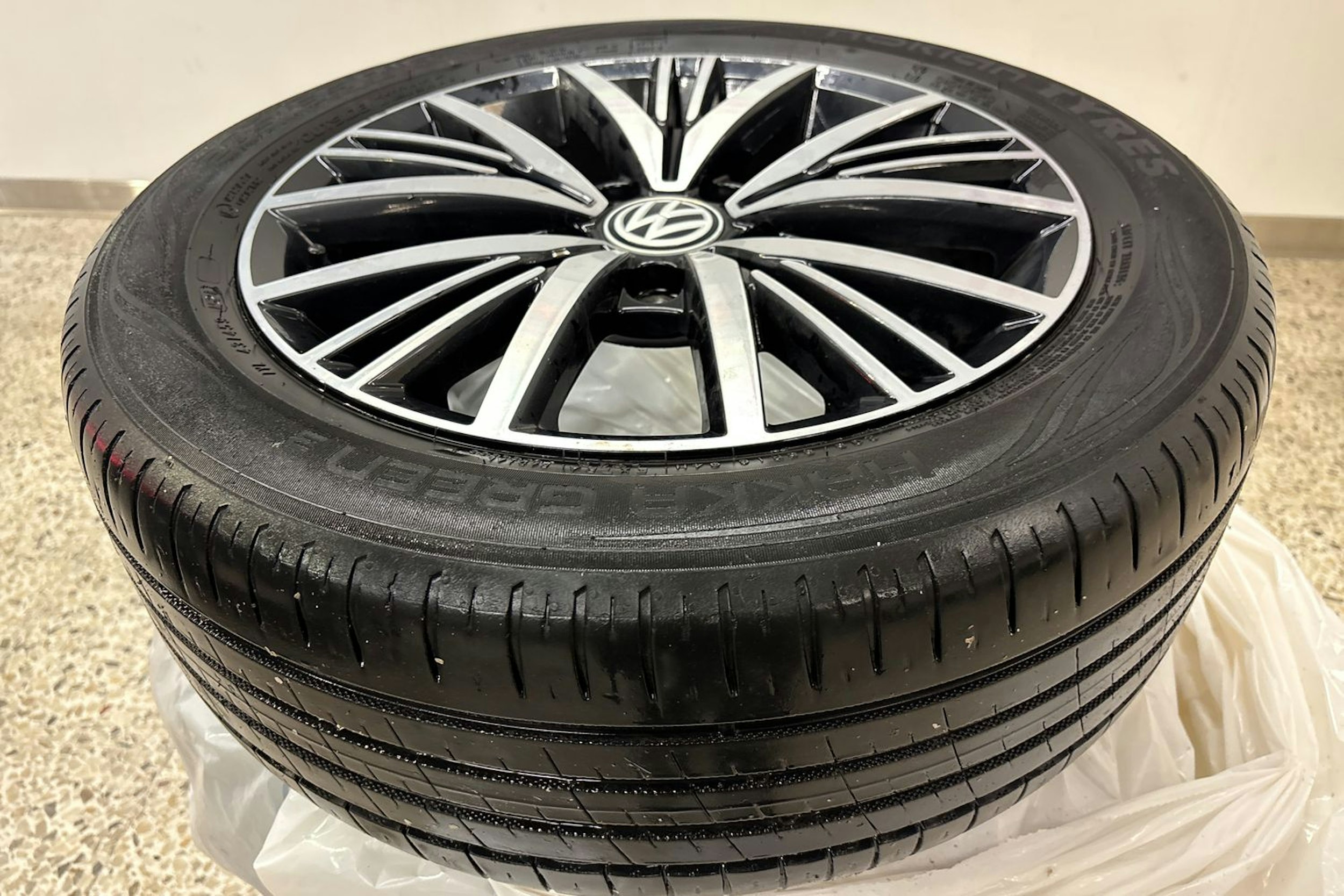 harmaa Volkswagen Golf 2016 kuva 14.