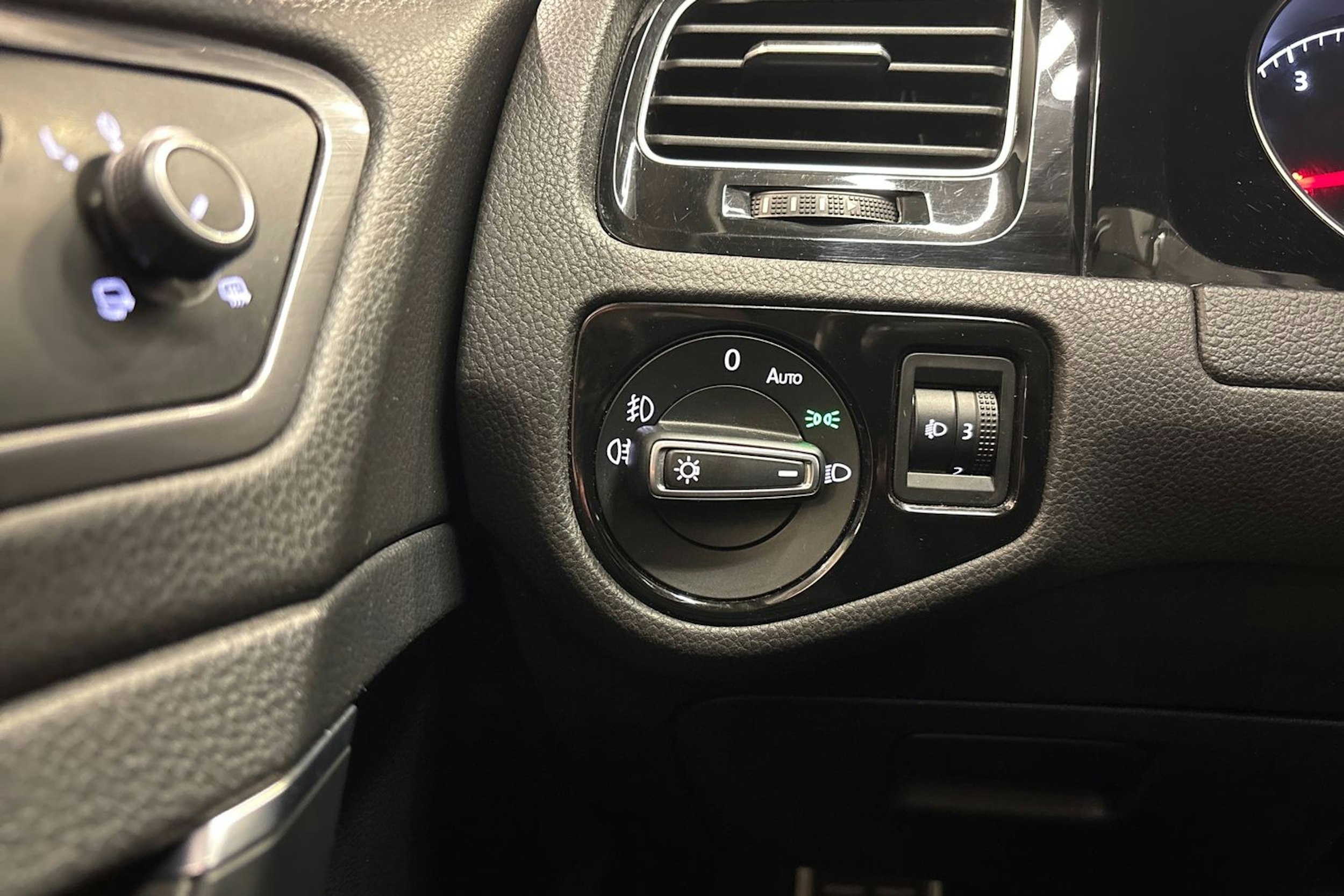 harmaa Volkswagen Golf 2016 kuva 16.