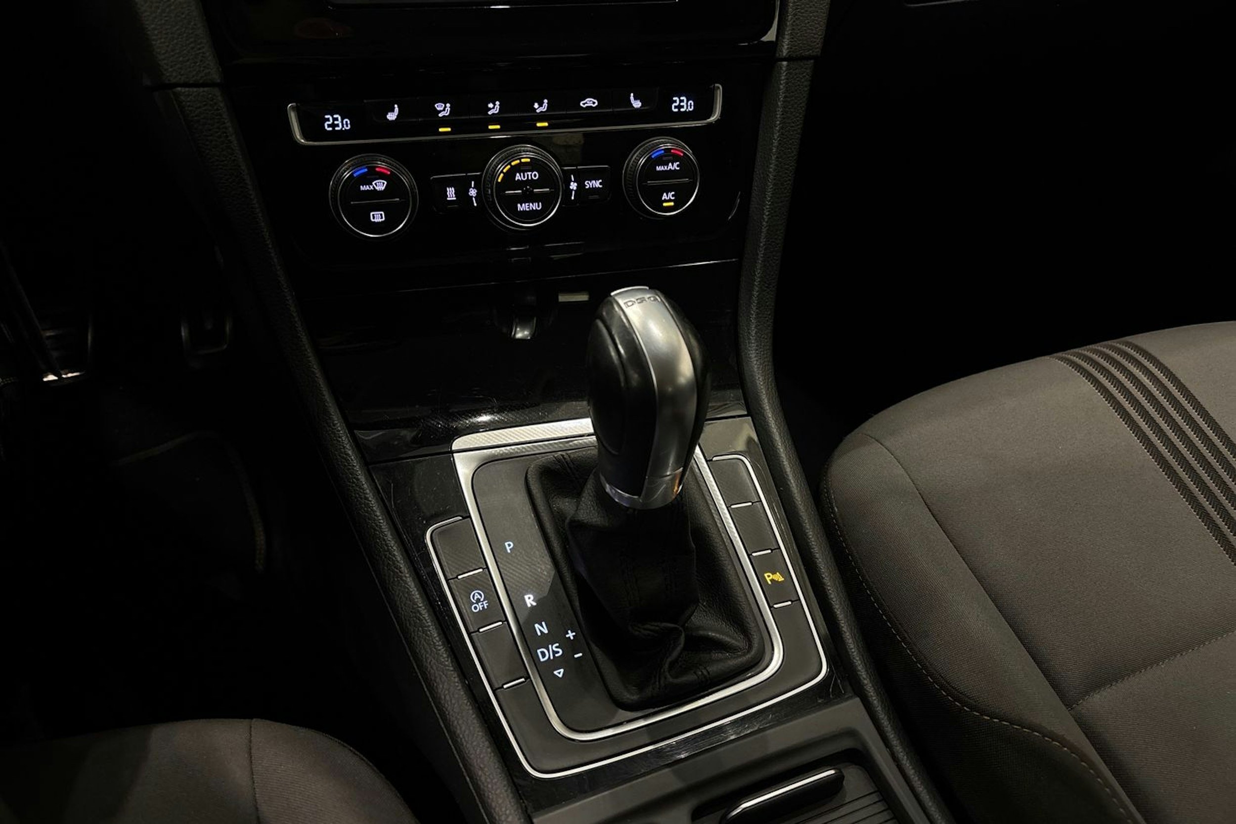 harmaa Volkswagen Golf 2016 kuva 19.