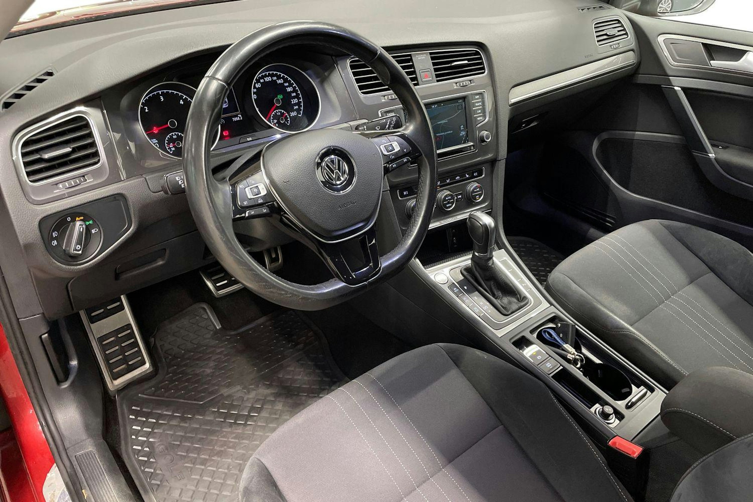 met. punainen Volkswagen Golf 2016 kuva 37.