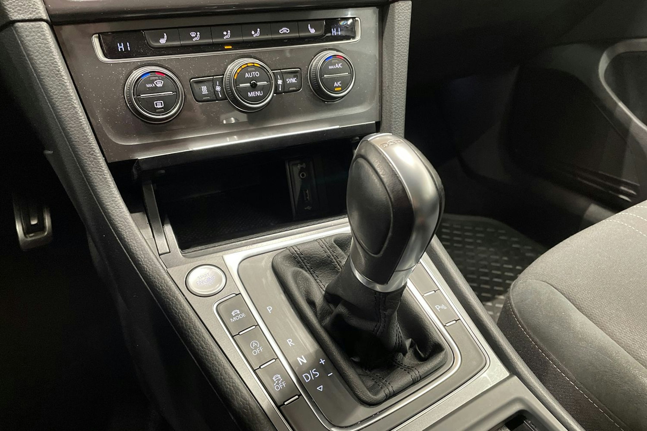 met. punainen Volkswagen Golf 2016 kuva 51.