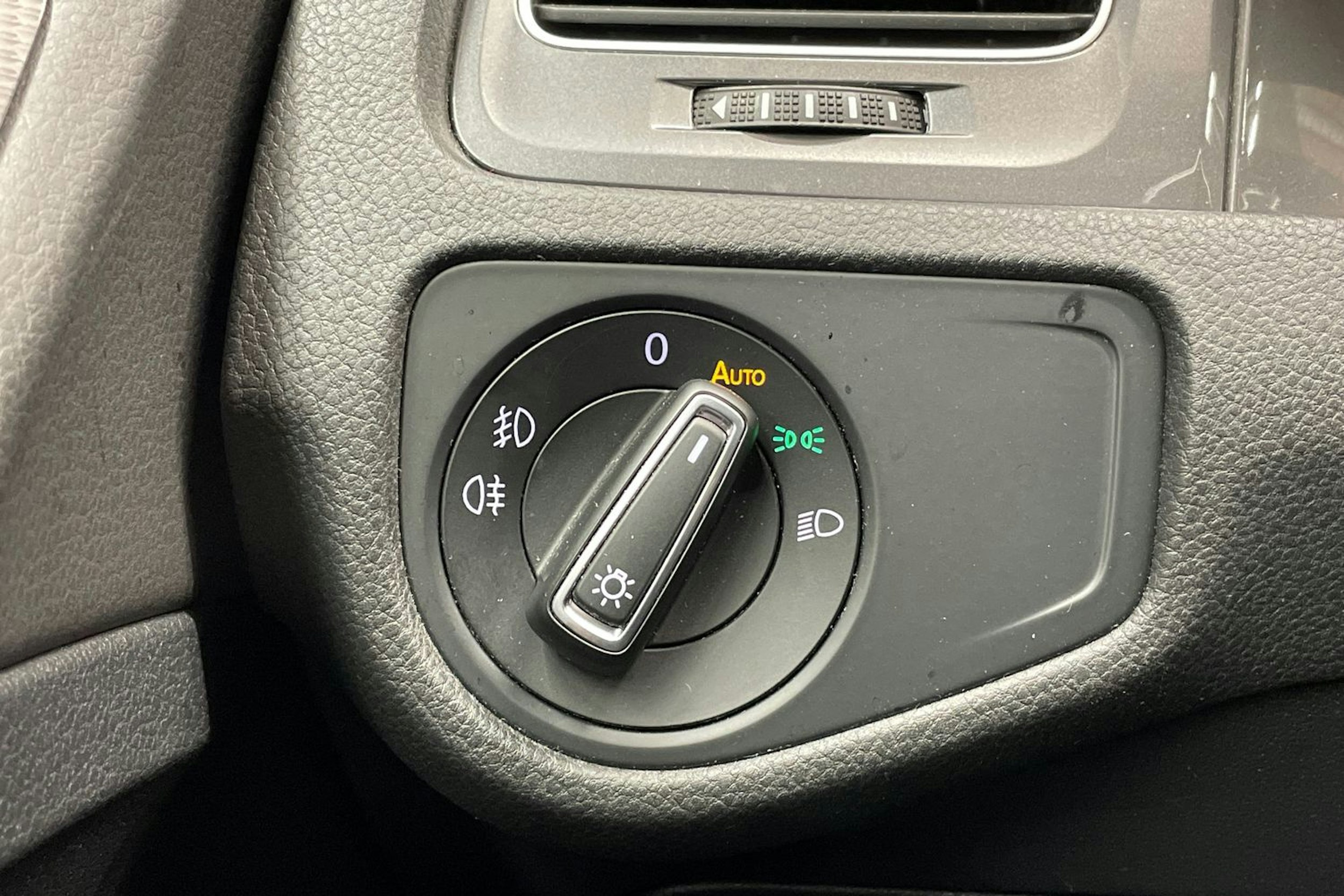 met. punainen Volkswagen Golf 2016 kuva 52.