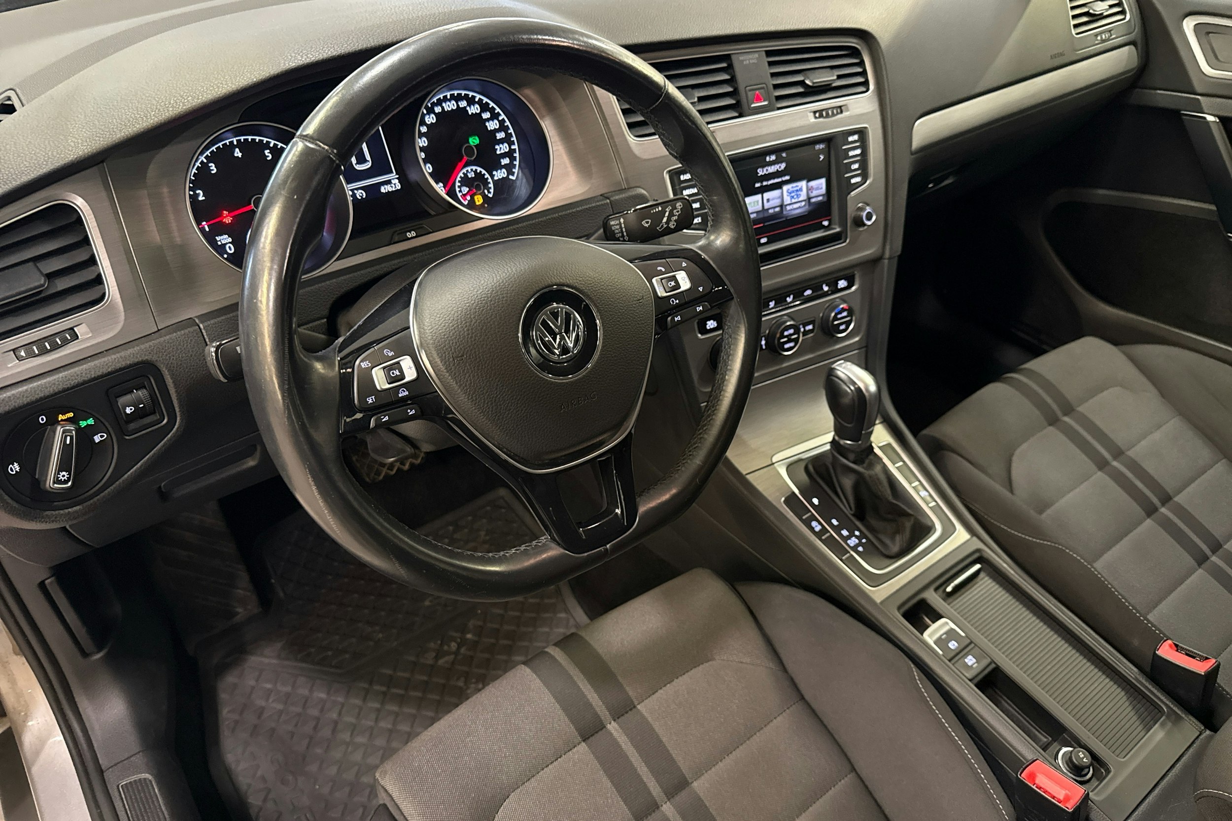 harmaa Volkswagen Golf 2016 kuva 6.