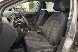 harmaa Volkswagen Golf 2016 kuva 8.