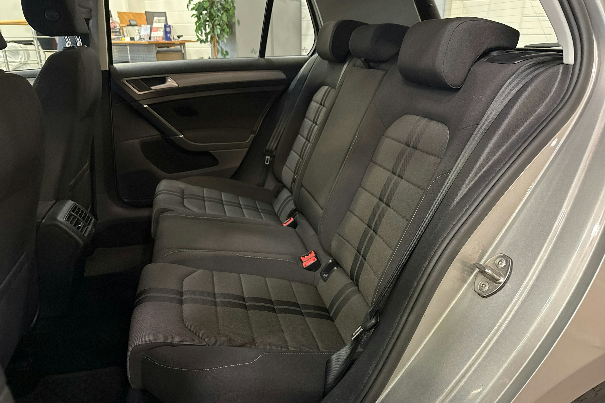 harmaa Volkswagen Golf 2016 kuva 11.