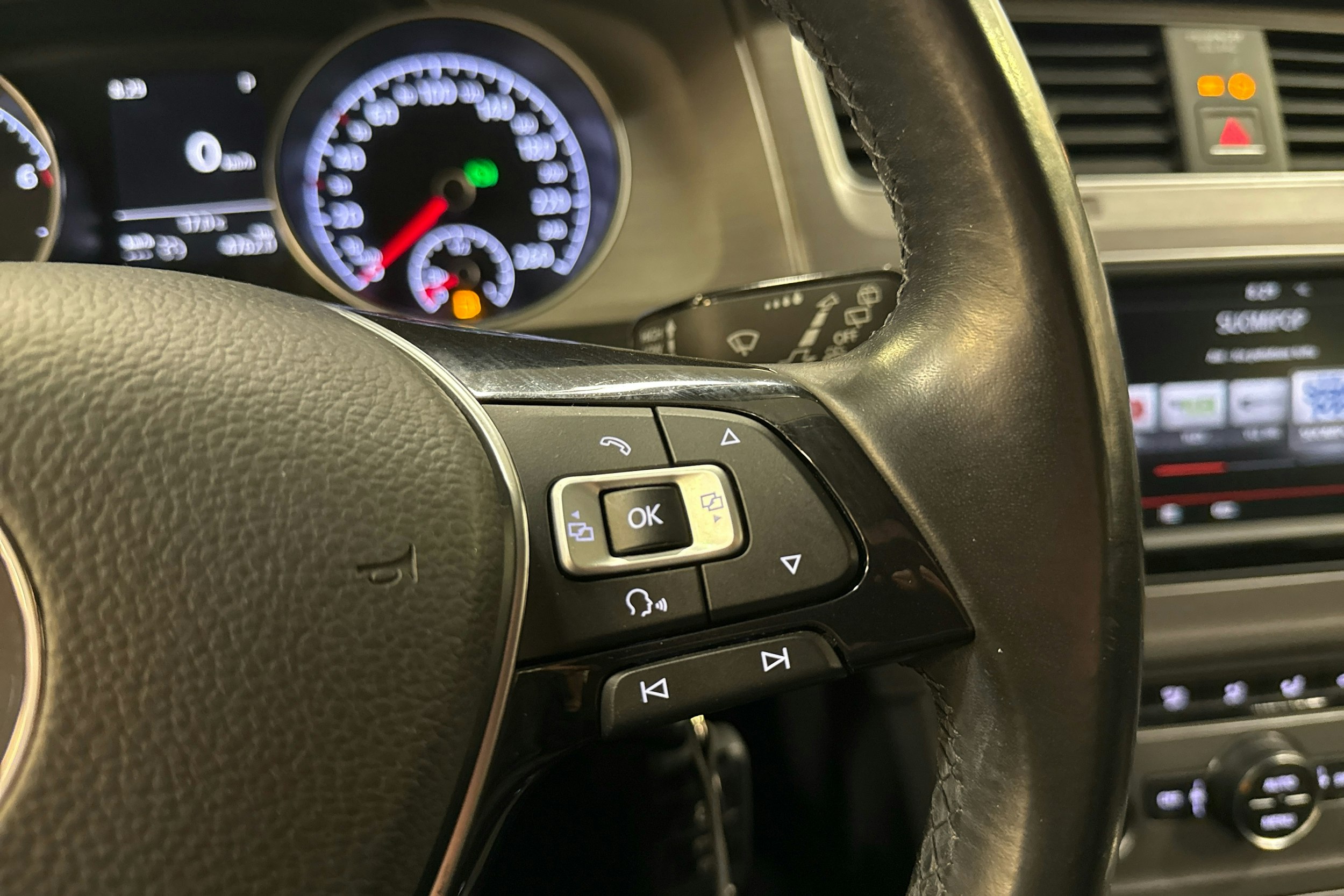 harmaa Volkswagen Golf 2016 kuva 14.