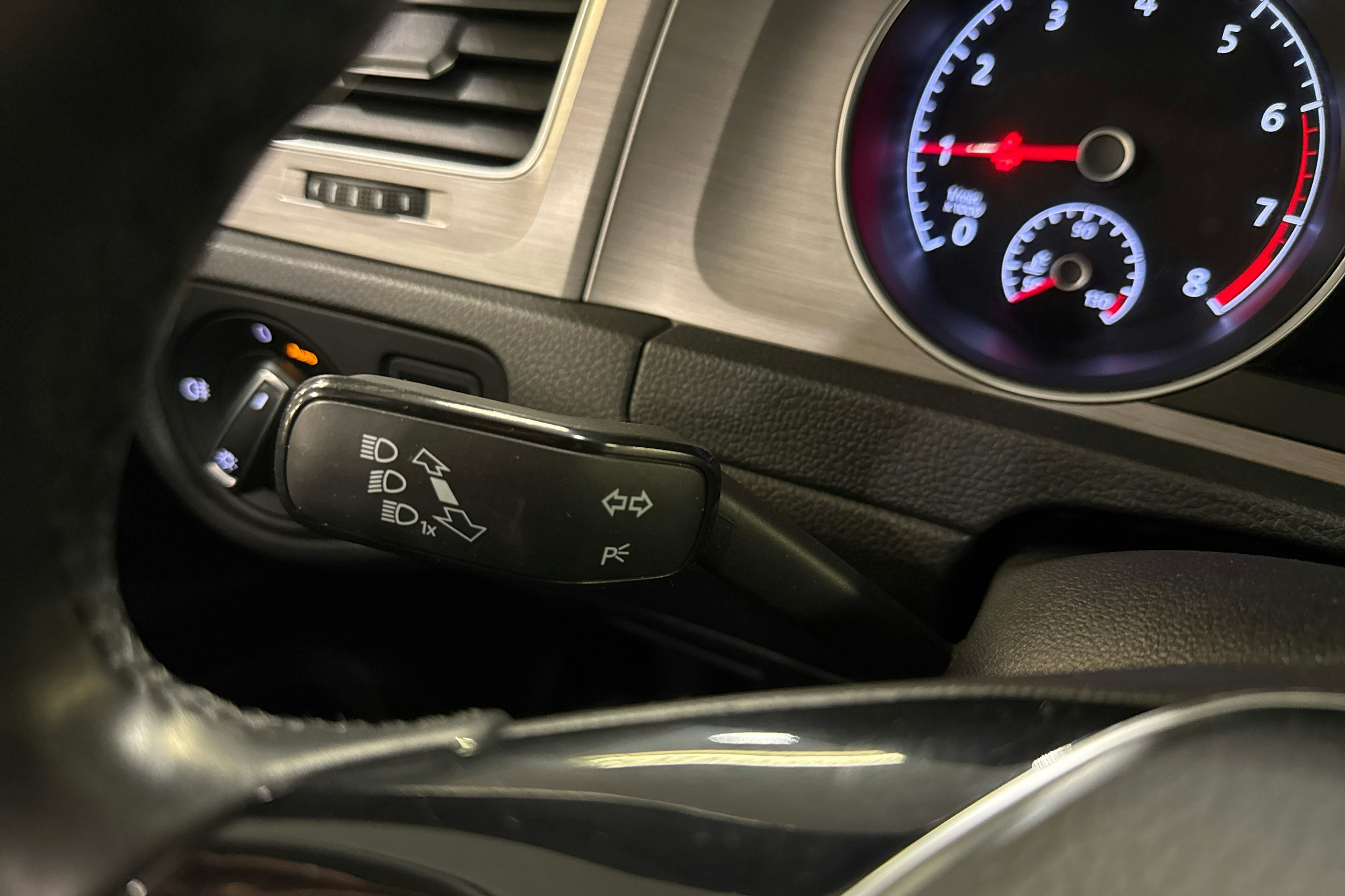 harmaa Volkswagen Golf 2016 kuva 15.
