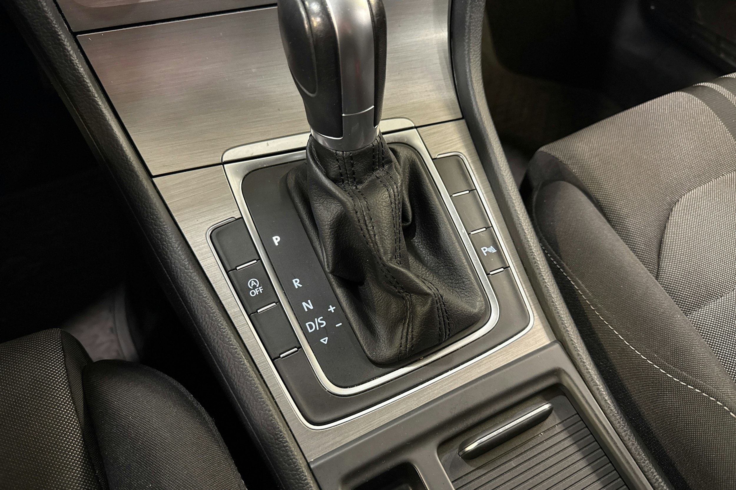 harmaa Volkswagen Golf 2016 kuva 21.