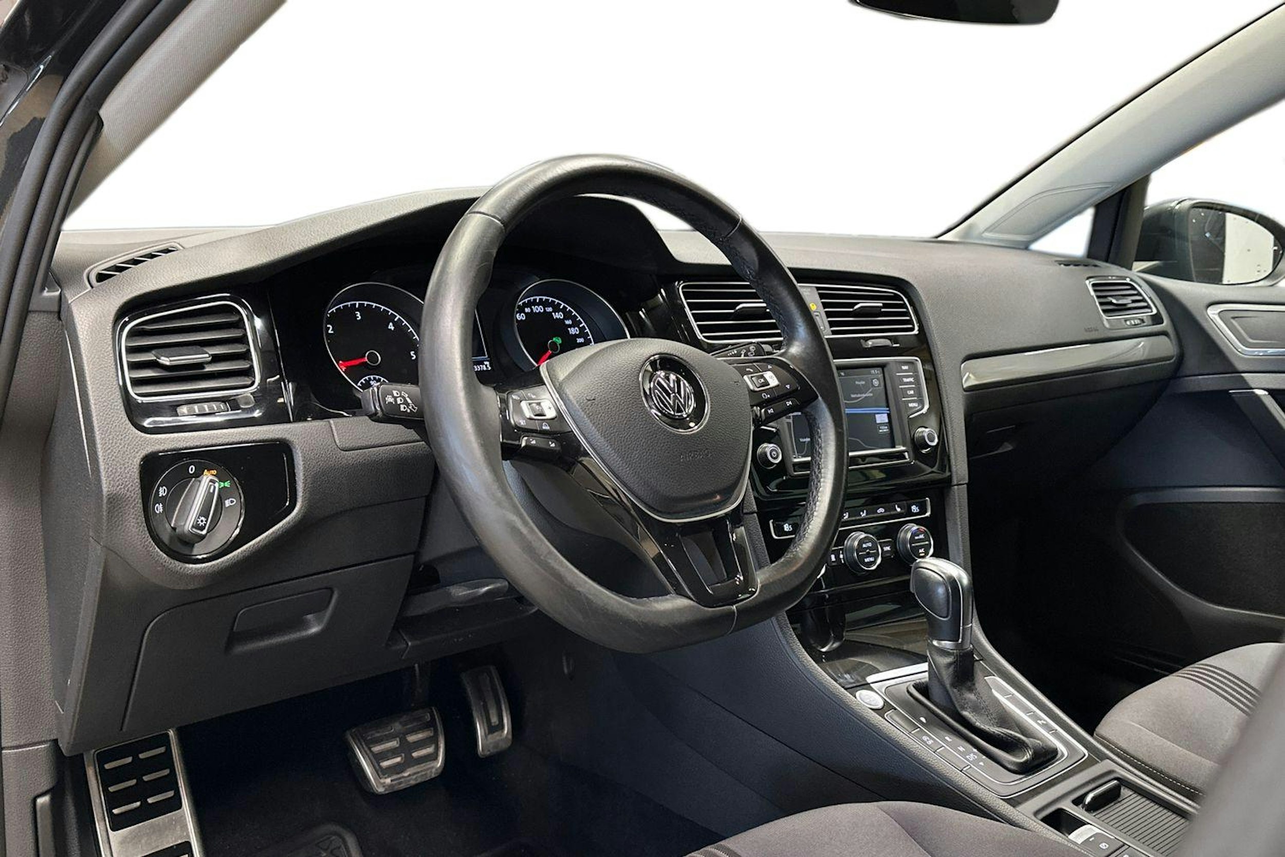 harmaa Volkswagen Golf 2016 kuva 7.