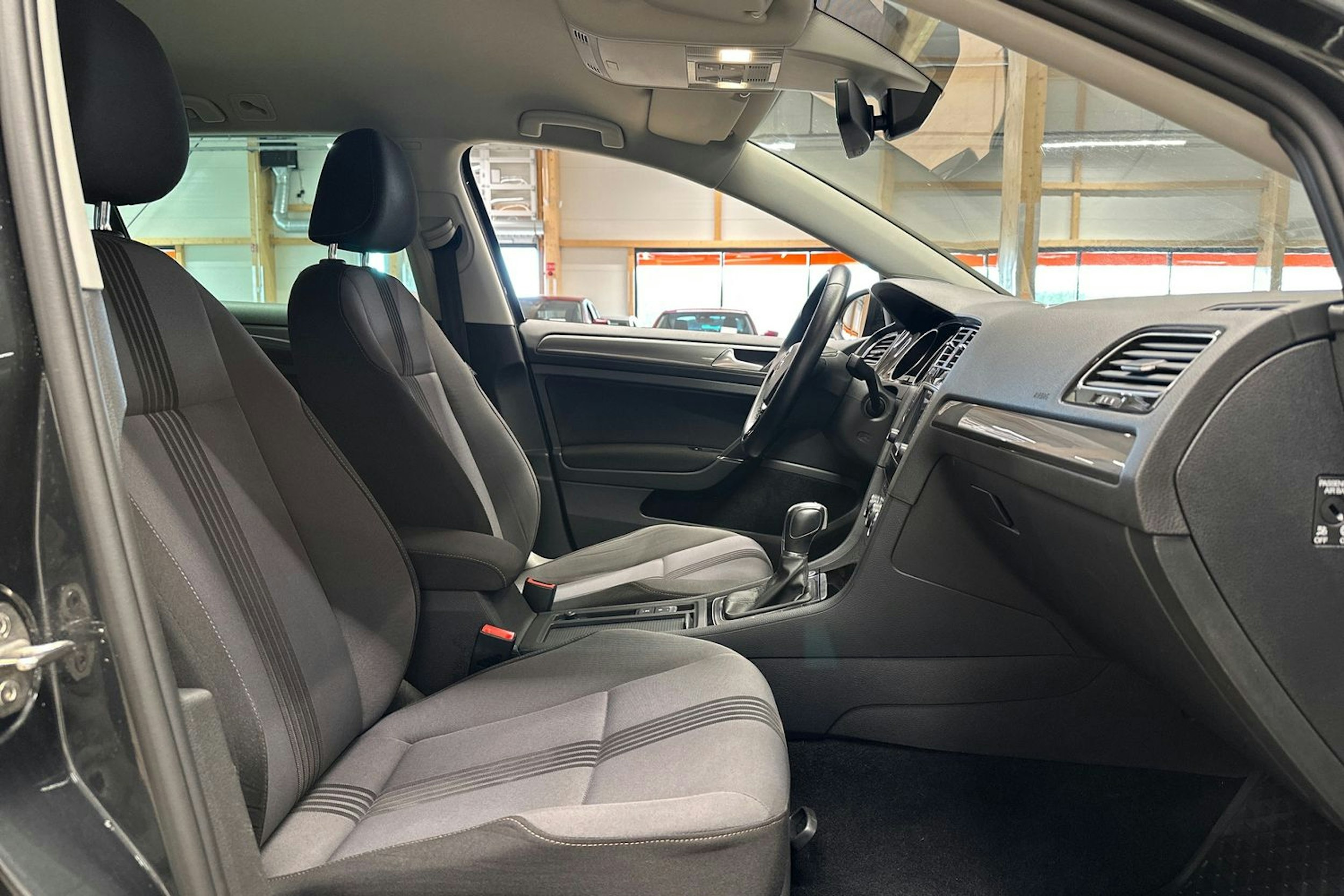 harmaa Volkswagen Golf 2016 kuva 15.