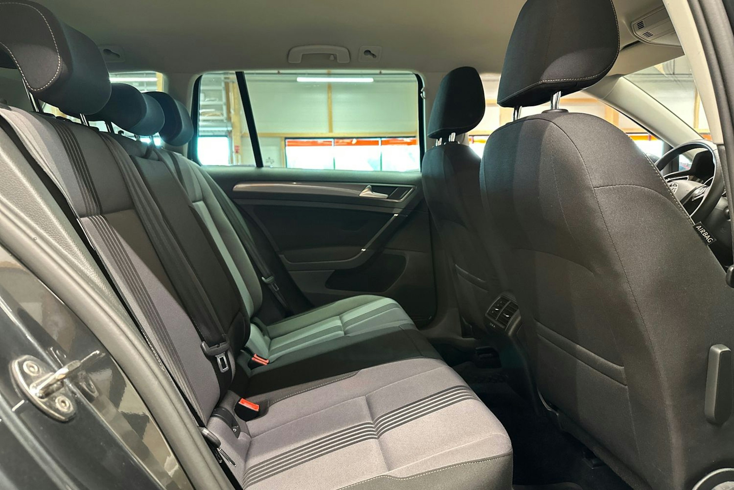harmaa Volkswagen Golf 2016 kuva 16.