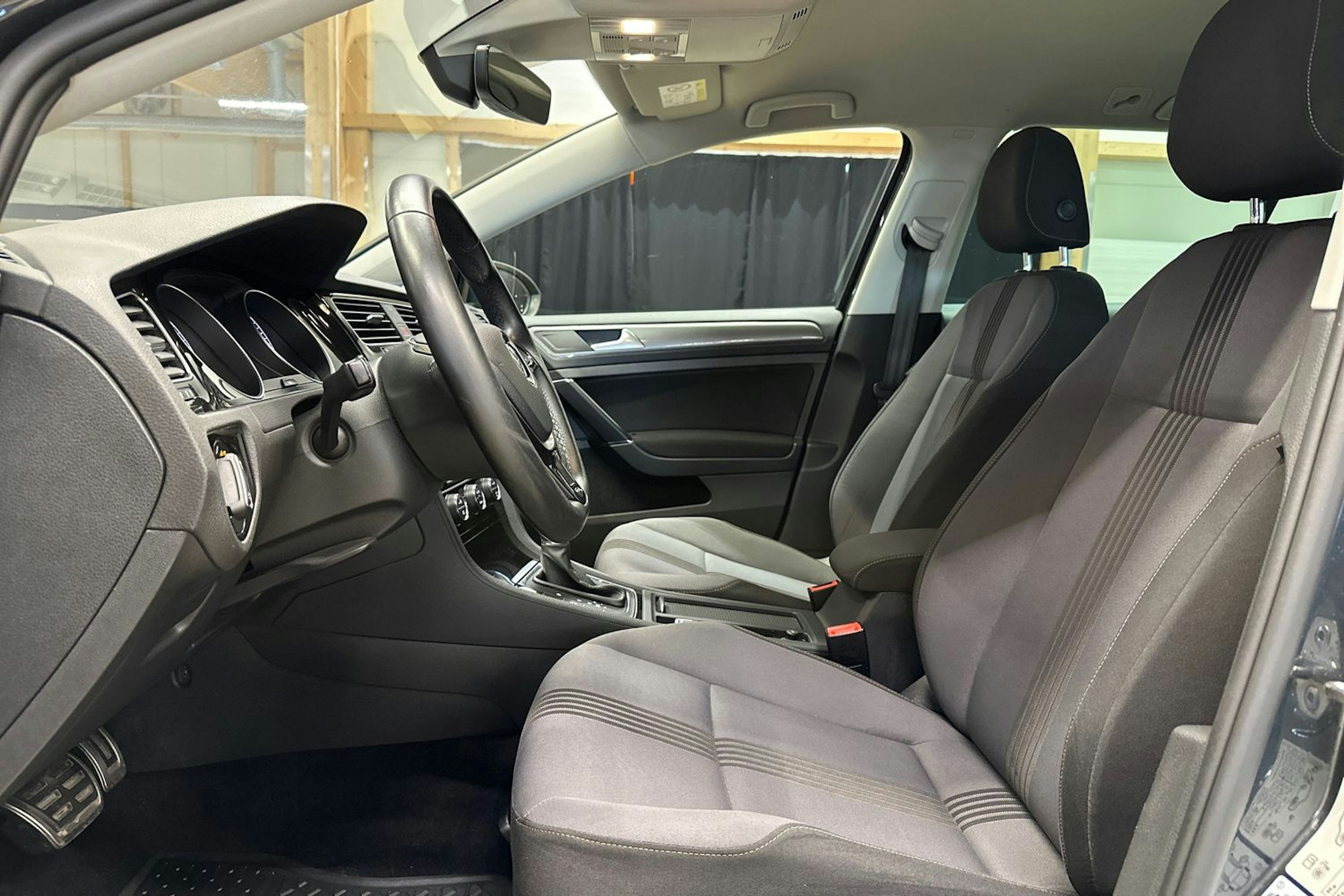 harmaa Volkswagen Golf 2016 kuva 17.