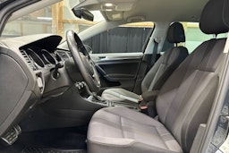 harmaa Volkswagen Golf 2016 kuva 17.