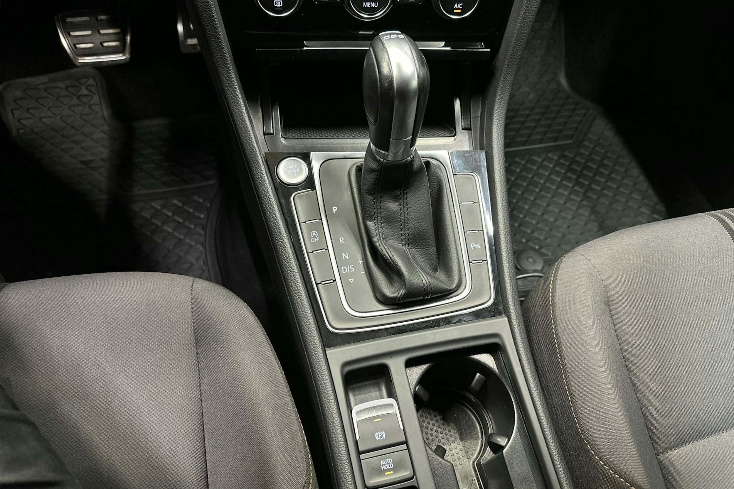 harmaa Volkswagen Golf 2016 kuva 24.