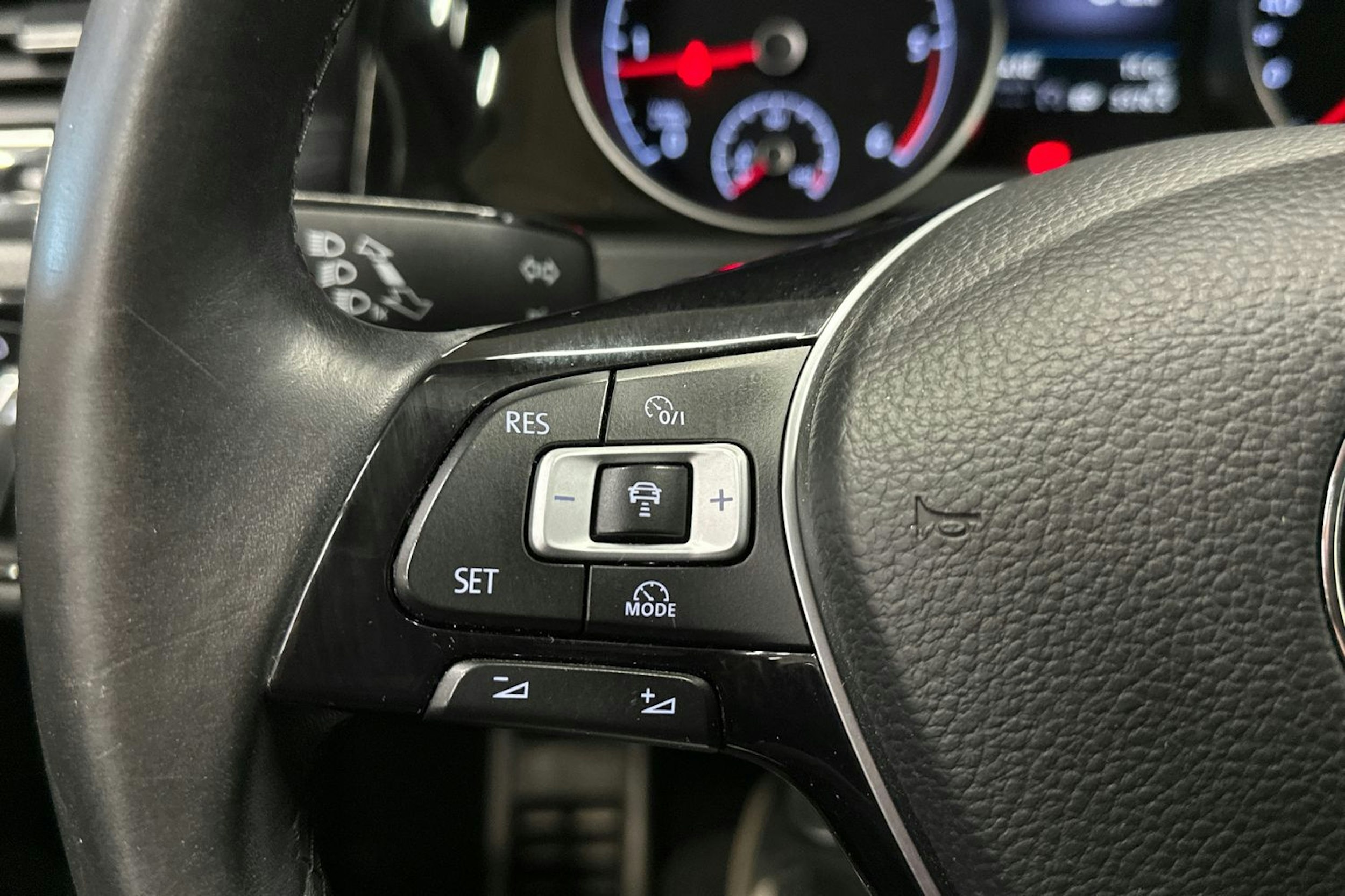 harmaa Volkswagen Golf 2016 kuva 27.