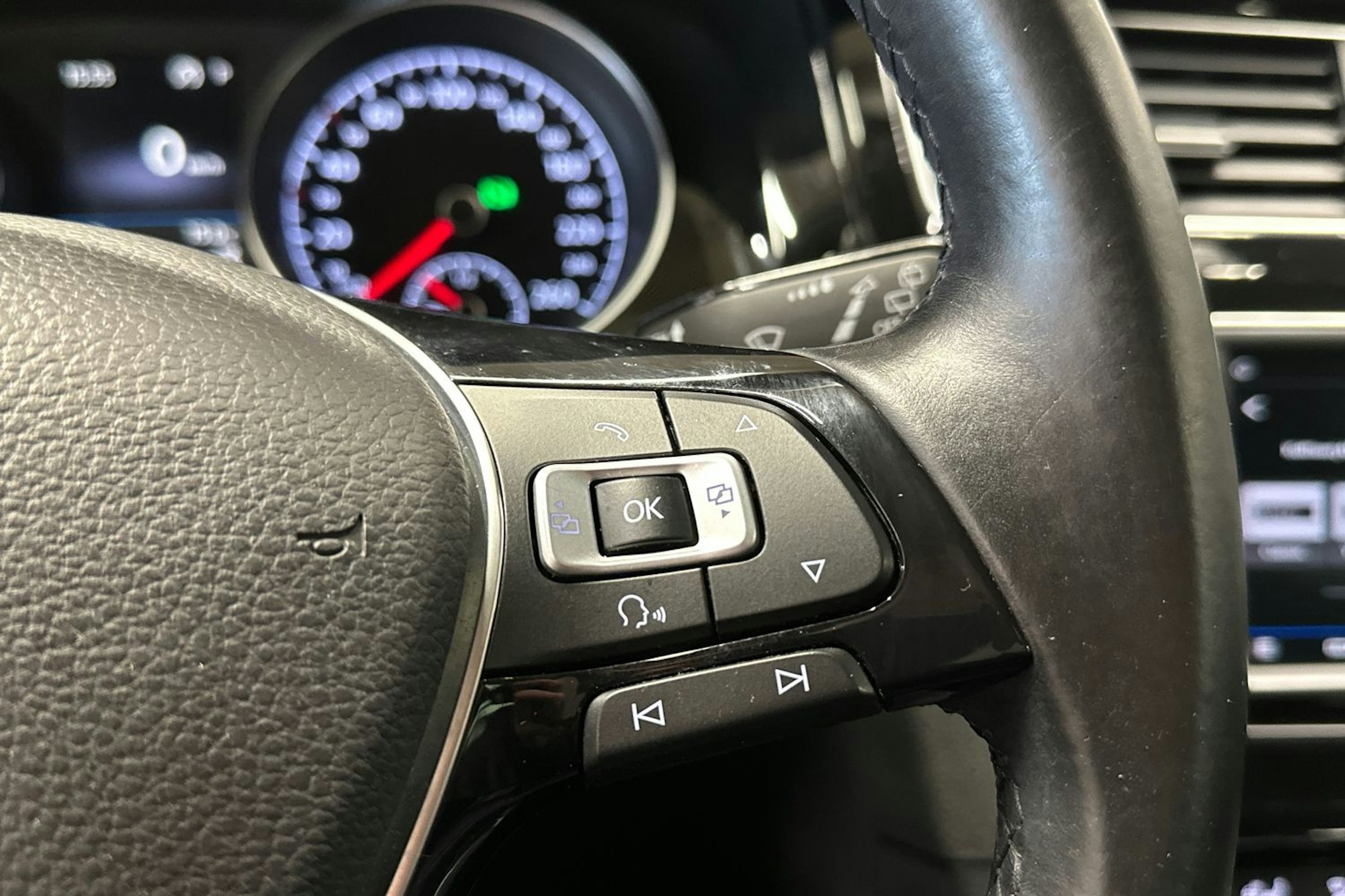 harmaa Volkswagen Golf 2016 kuva 28.