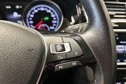 harmaa Volkswagen Golf 2016 kuva 28.