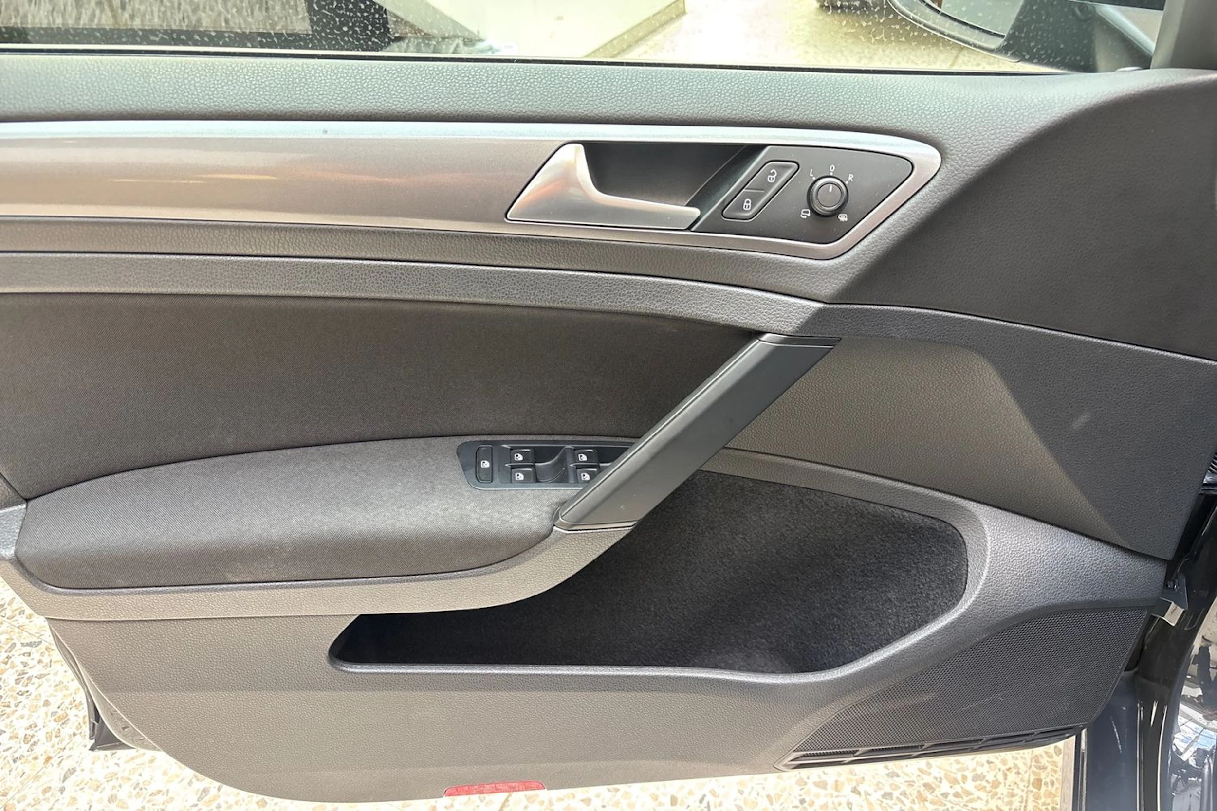 harmaa Volkswagen Golf 2017 kuva 13.