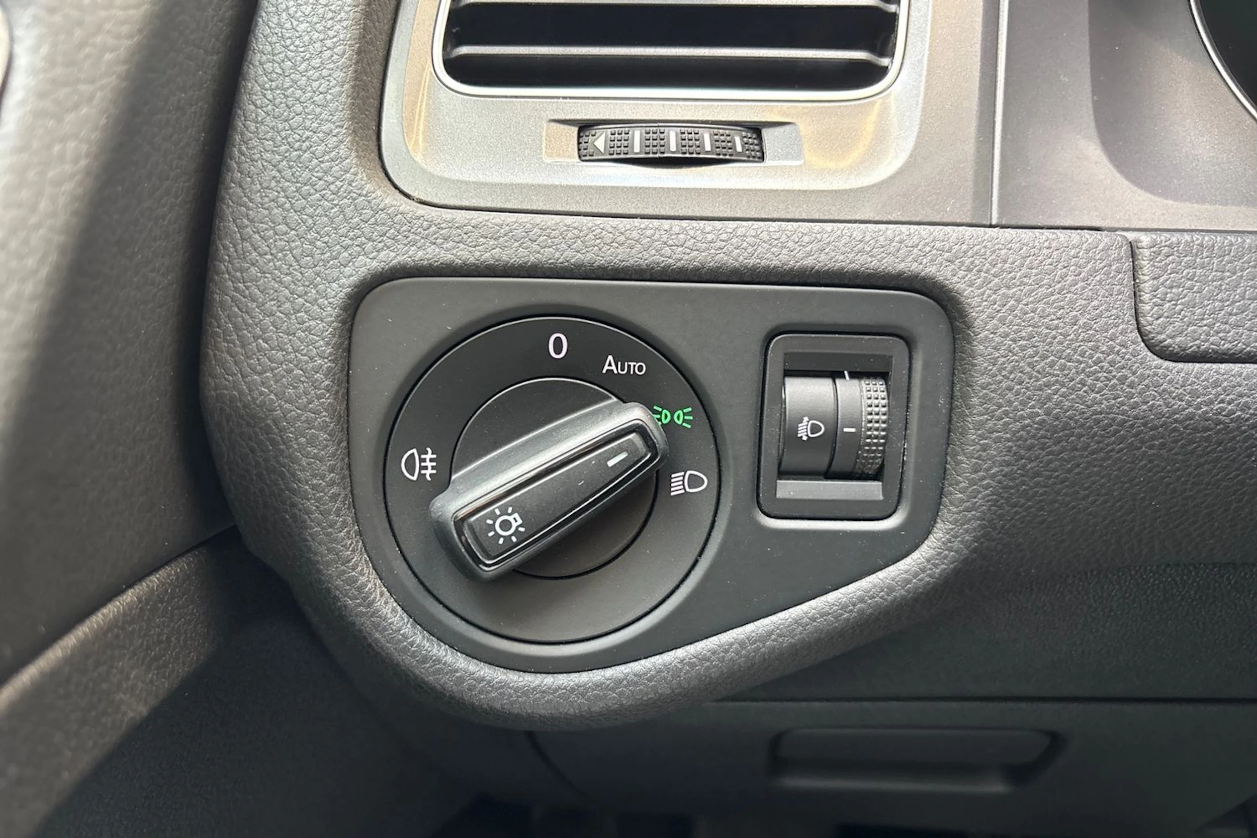 harmaa Volkswagen Golf 2017 kuva 14.