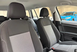 harmaa Volkswagen Golf 2017 kuva 21.