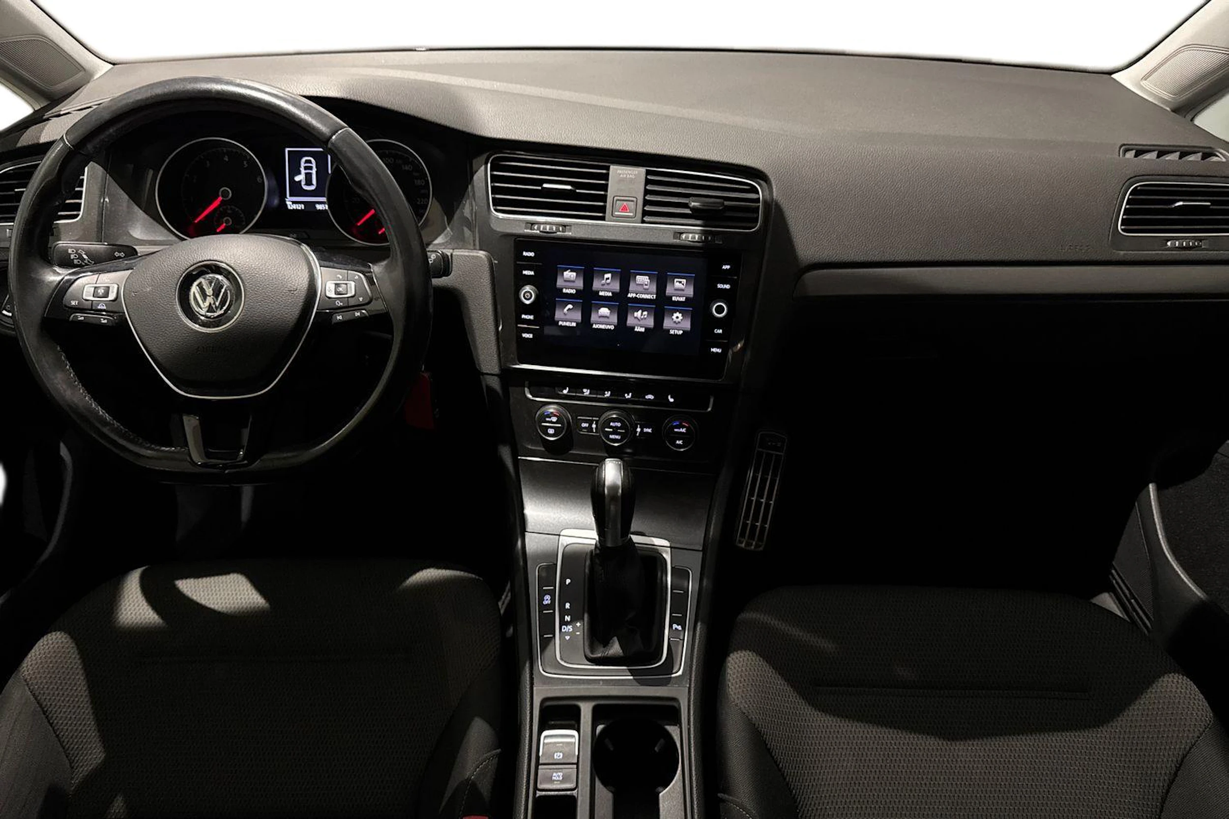 musta Volkswagen Golf 2017 kuva 9.